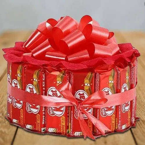 Order Round Shaped Kitkat Arrangement