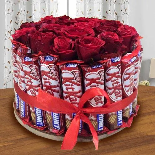 Lovely Arrangement of Kitkat with Red Roses