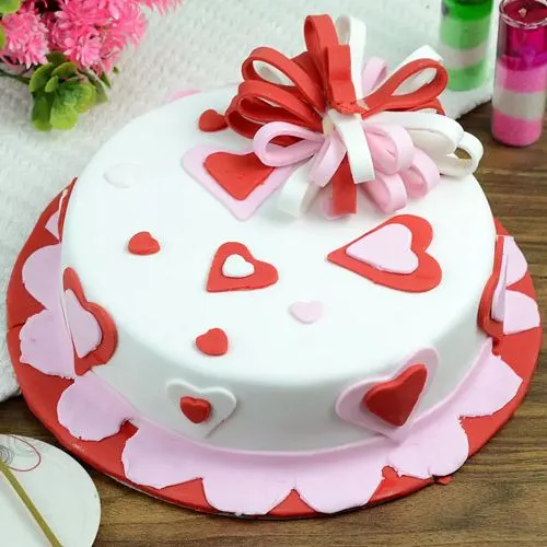 Scrumptious Flower N Heart Strawberry Delight Cake