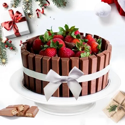Sumptuous KitKat-Strawberry Cake for X Mas