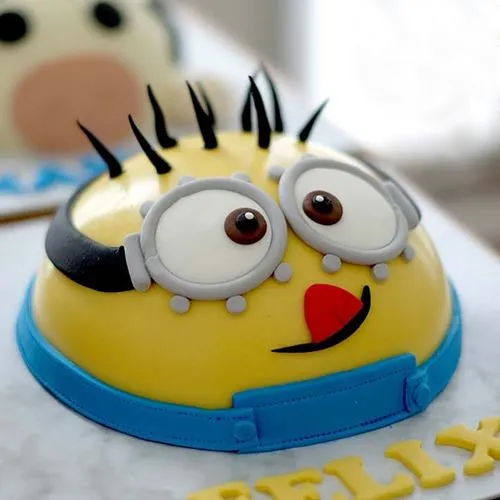 Piquant Minion Smash Cake with Hammer for Kids Party