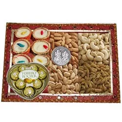 Remarkable Gift Tray of Diwali Assortments