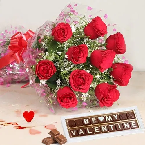 Blissful Valentine Present of Handmade Chocolates N Roses Bouquet
