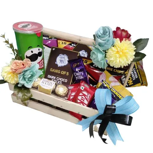 Marvelous Snacks N Chocolate Gift Tray for Birthday