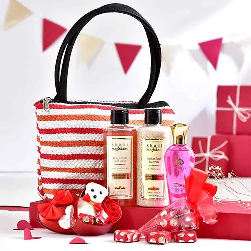 Multicolored Purse N Pamper Hamper