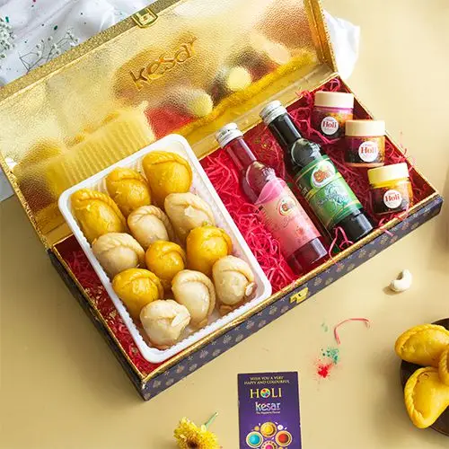 Exquisite Holi Treats N Gifts Set