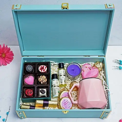 Delightful Womens Day Surprise Trunk