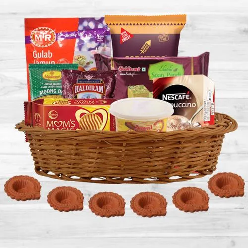 Amazing Sweet N Savory Gift Hamper