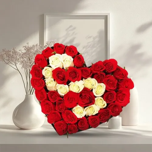 Online forever romantic love shape arrangement of red and white roses to  Bangalore, Express Delivery - redblooms