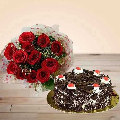 Lovely Gift of Red Roses Bouquet n Black Forest Cake