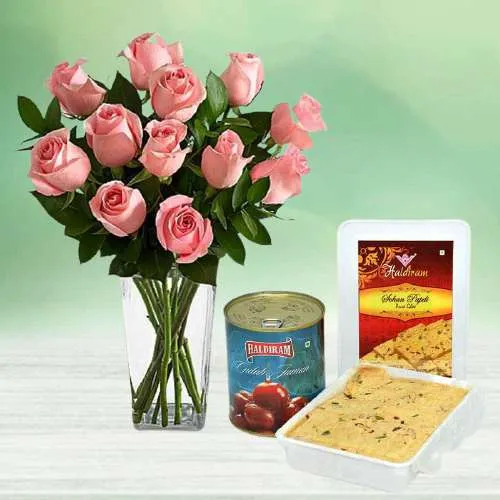 Expressive Combo of Peach Roses in Vase with Haldiram Sweets