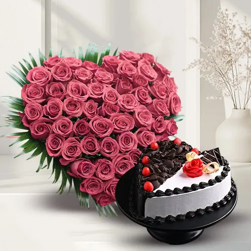 Send Online Combo of Heart Shape Red Roses with Love Cake