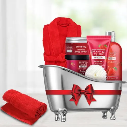 Marvelous Strawberry Bath Tub Home Spa Set with Bathrobe  N  Bath Towel