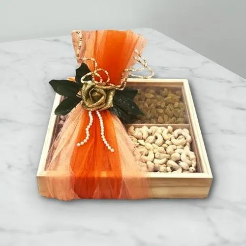 Exclusive Cashew n Raisins in Gift Box