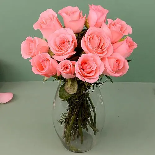 Elegant Glass Vase of Pink Roses