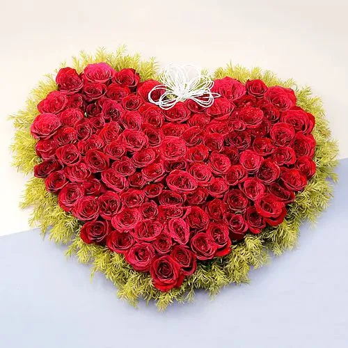 Divine Heart Shape Dutch Roses with Baby Breaths Bouquet