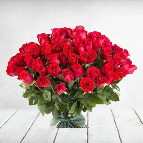 Captivating Bunch of Long Stemmed Red Roses