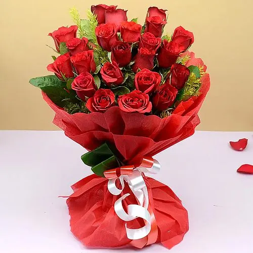 Dazzling Bouquet of Red Roses