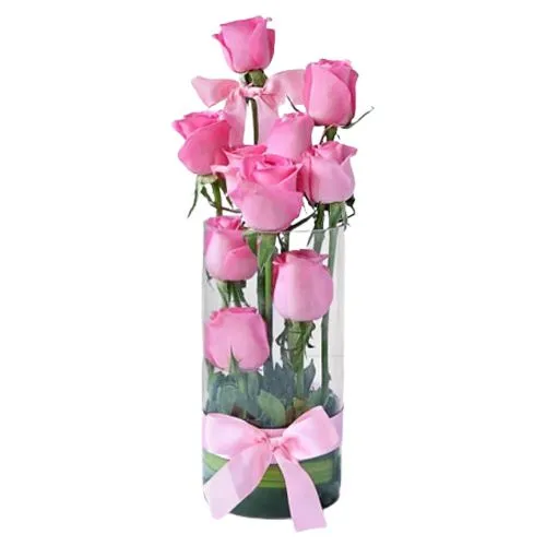 Artistic Glass Vase display of Pink Roses
