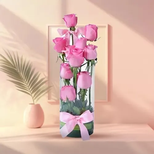 Artistic Glass Vase display of Pink Roses