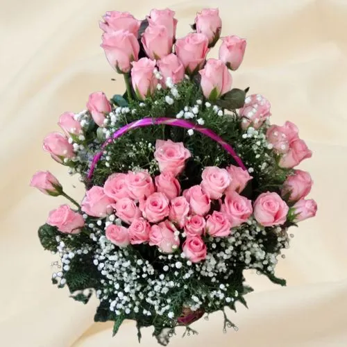 Beautiful Basket of Pink Roses with Daisies