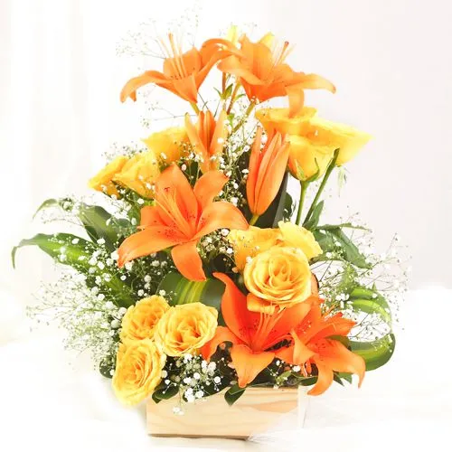 Classic Bouquet of Orange Lily N Yellow Roses