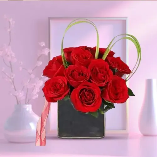 Alluring Red Roses Arrangement in a Vase with Heart