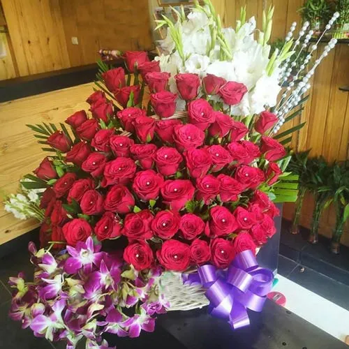 Lovely Arrangement of Roses, Orchids N Tube Roses
