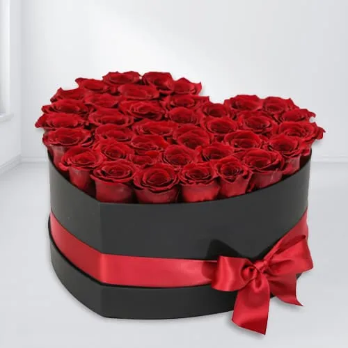 Mesmerizing Hearty Box of Red Roses