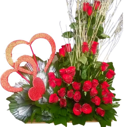 Admirable Red Roses Arrangement with Triple Heart