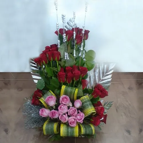 Graceful Arrangement of Red n Pink Color Roses