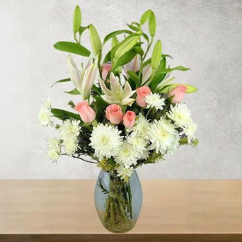 Elegant Glass Vase of 10 Mixed Flowers