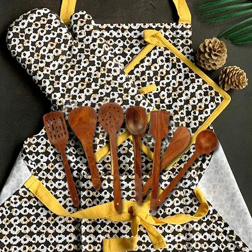 Exclusive Set of Wooden Spatula with Printed Apron N Mitten Holder