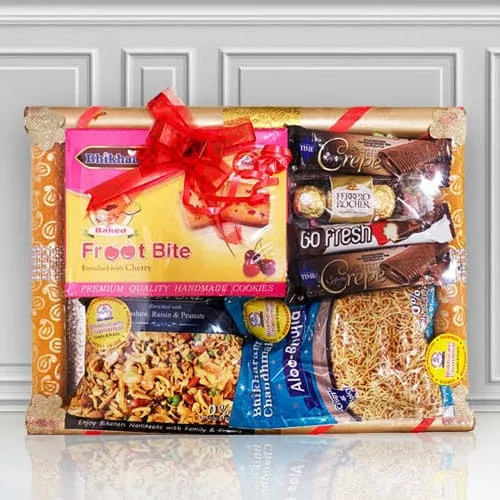 Order Sweets N Namkeen Hamper