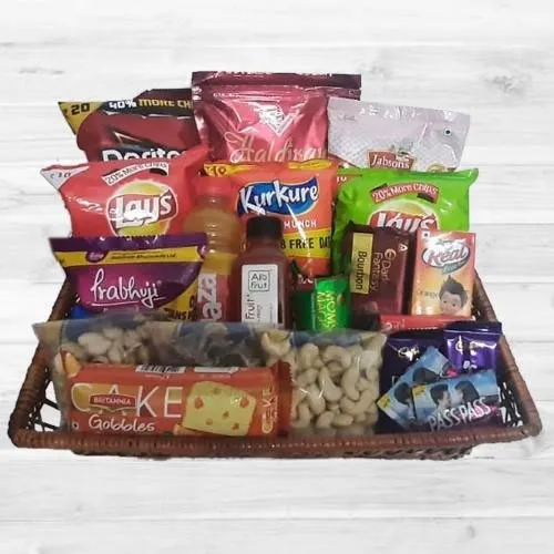 Delicious Munching Gift Hamper for Mom