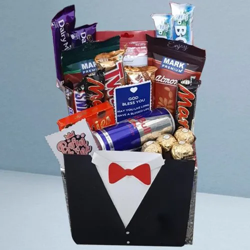 Attractive Gift Hamper of Gourmet Essentials for Men