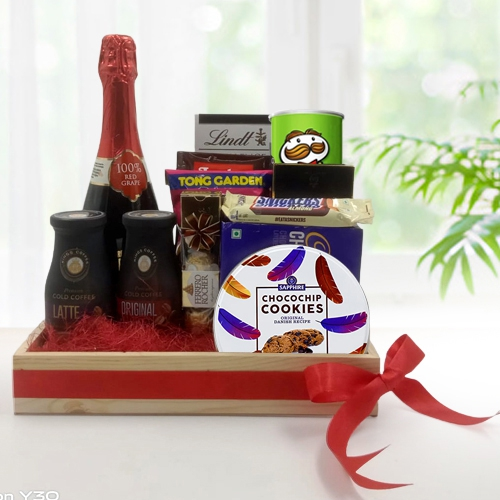 Enthralling Birthday Delight Gift Hamper