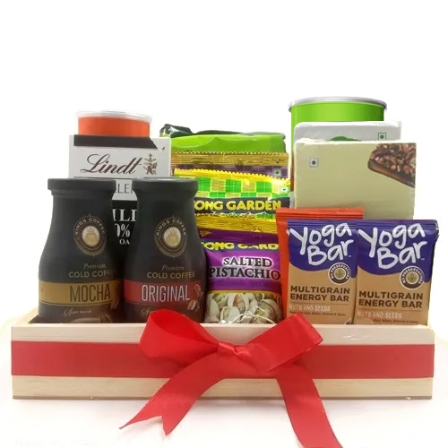 Arresting Gift Tray of Assorted Snacks Items