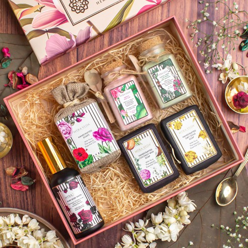 Fabulous Myra Veda Skin Pamper Gift Hamper