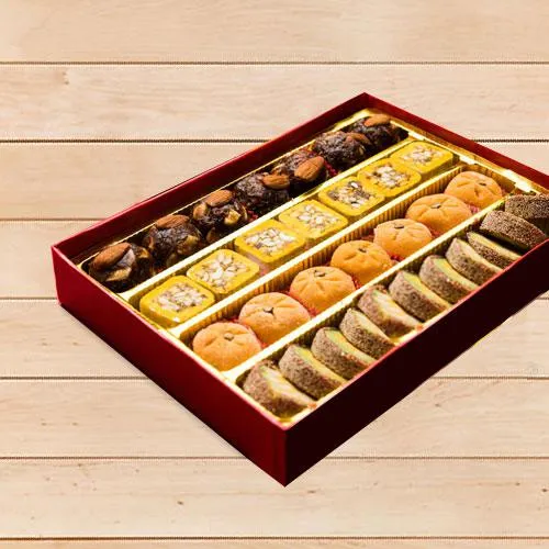 Beautiful Assorted Premium Sweet Box (1kg)